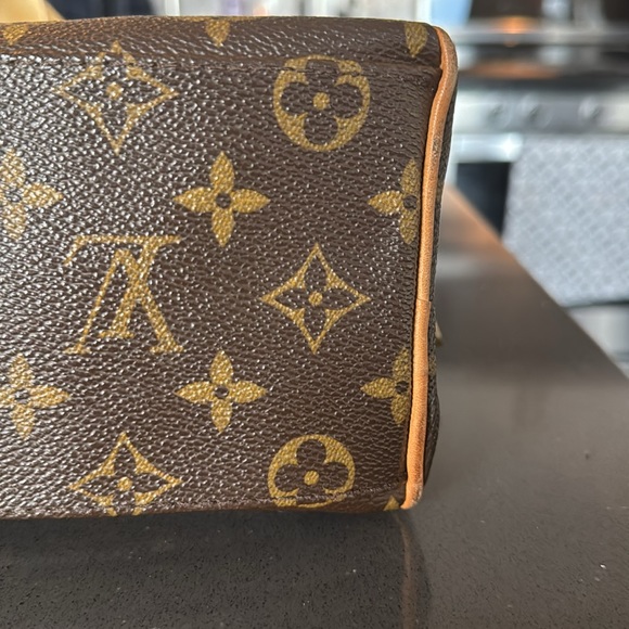 Louis Vuitton Manhattan Bag - Picture 9 of 12
